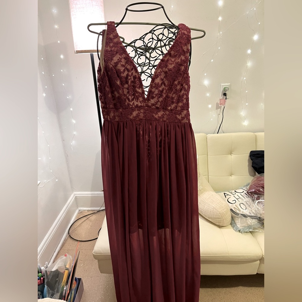 Lulus maxi dress size xs maroon